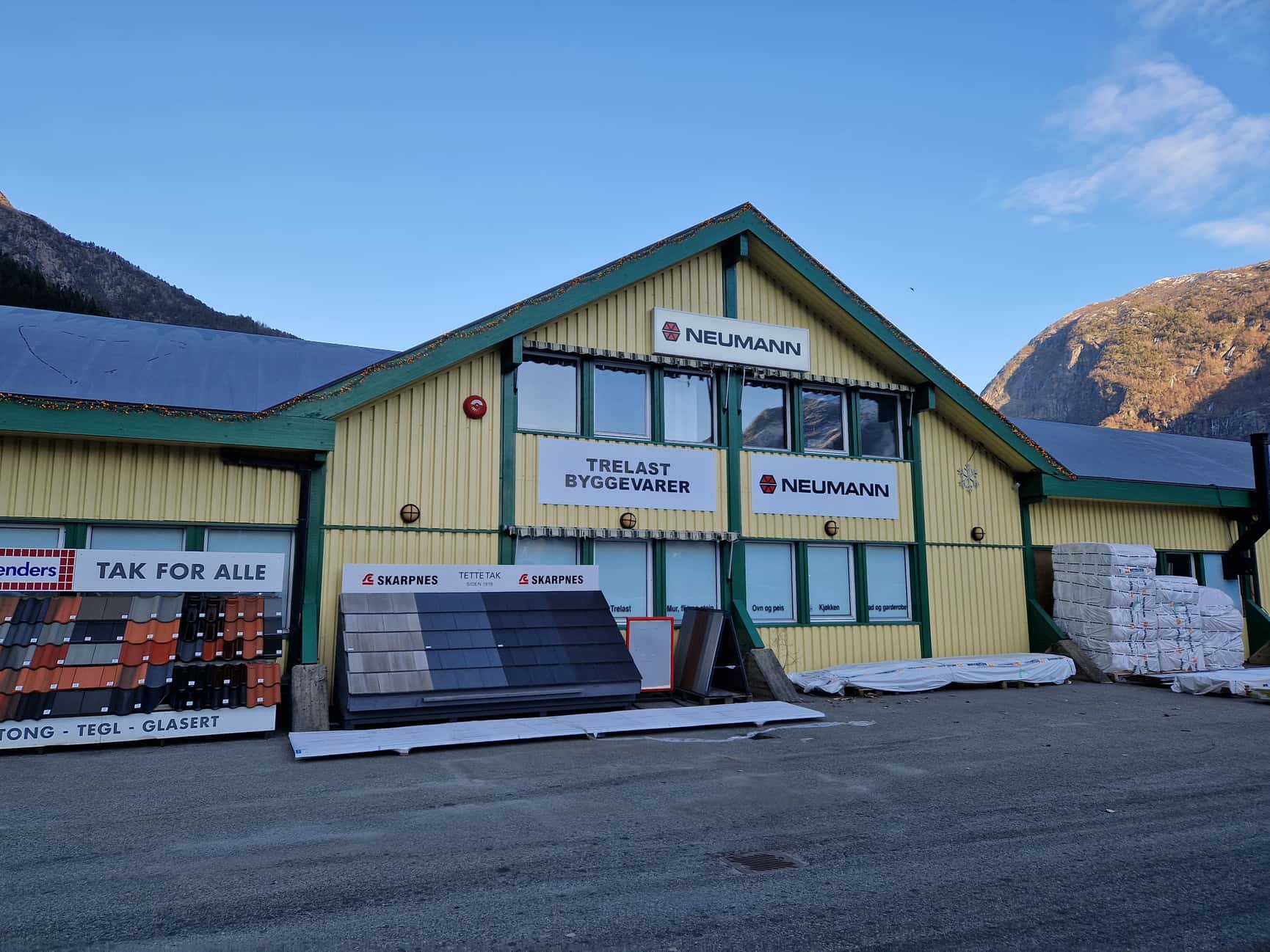 Natur Odda fasade Neumann Bygg Odda takstein byggevarer