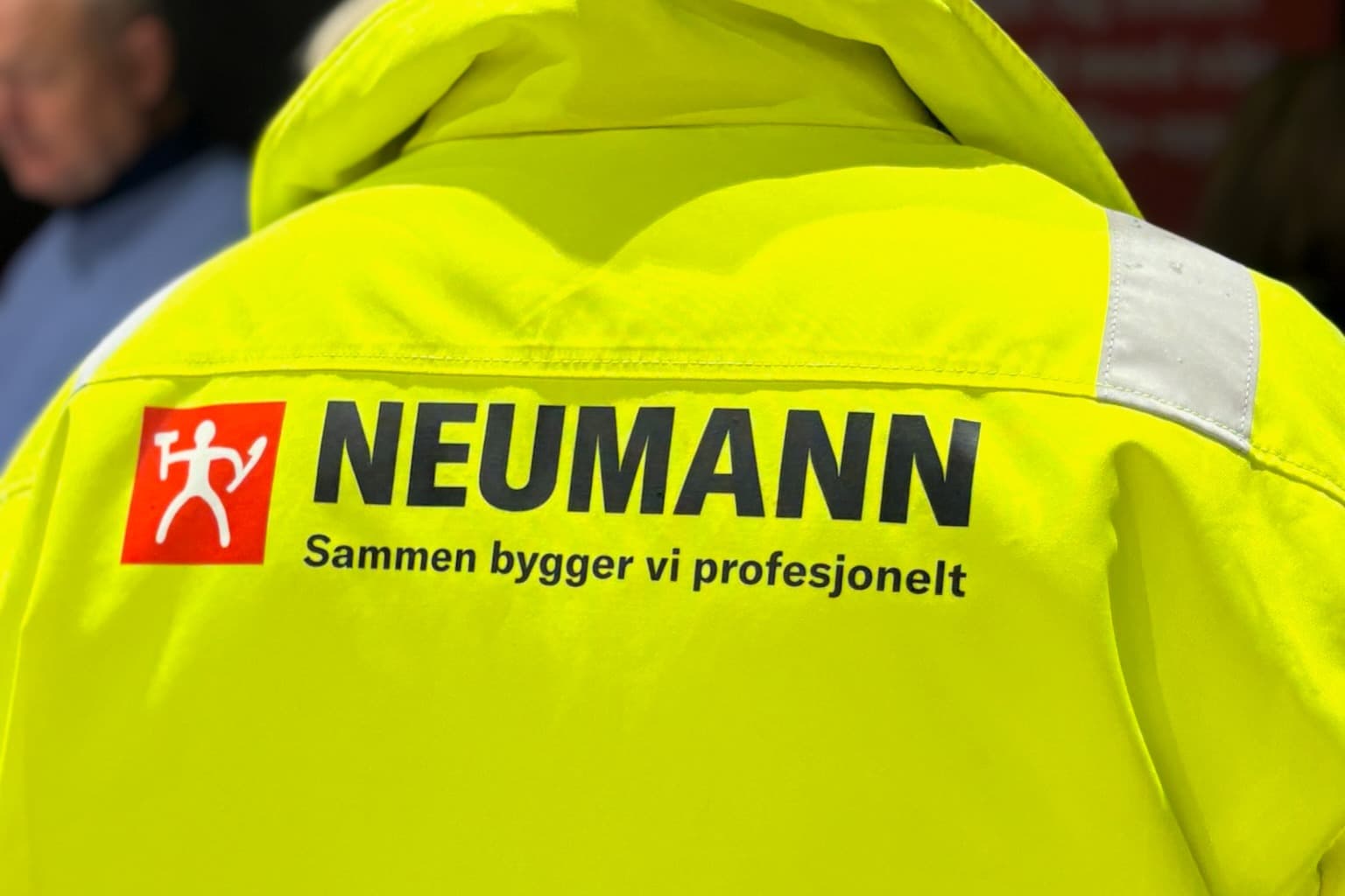 Synlighet HMS Neumann-logo - banner med åpenhetsloven-tekst